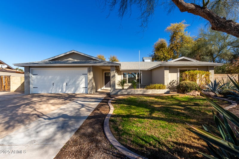 2201 Evergreen Rd, Tempe, AZ 85282