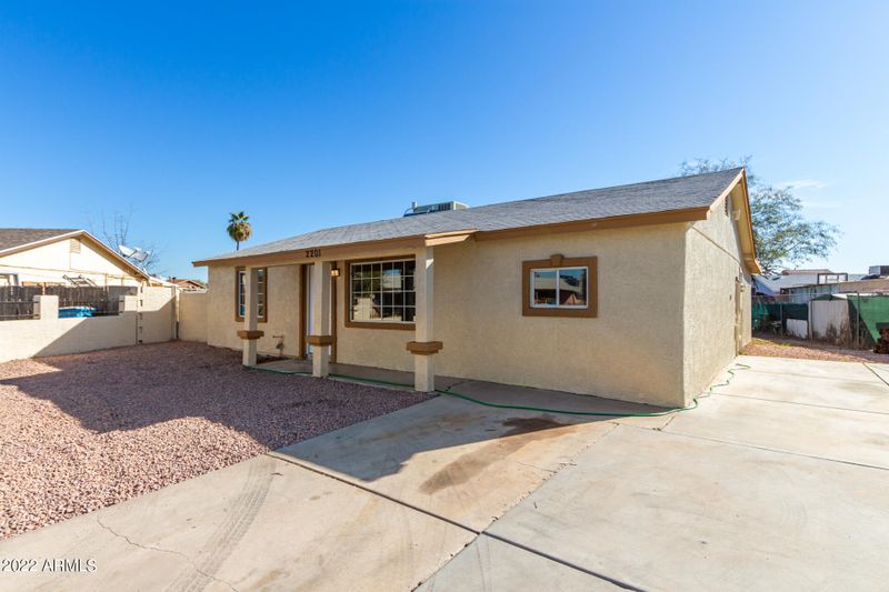 2201 N 73rd Ln, Phoenix, AZ 85035
