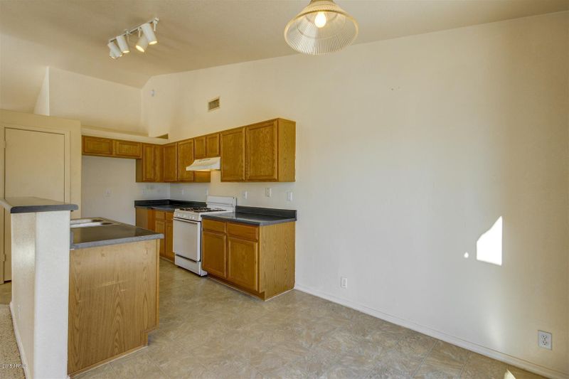 2201 N 87th Dr, Phoenix, AZ 85037