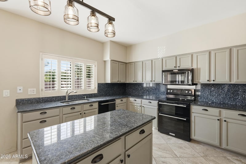 2201 Redwood Dr, Chandler, AZ 85248