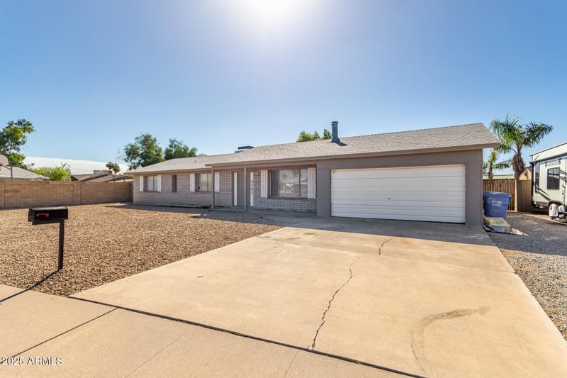 2201 Topeka Dr, Phoenix, AZ 85027