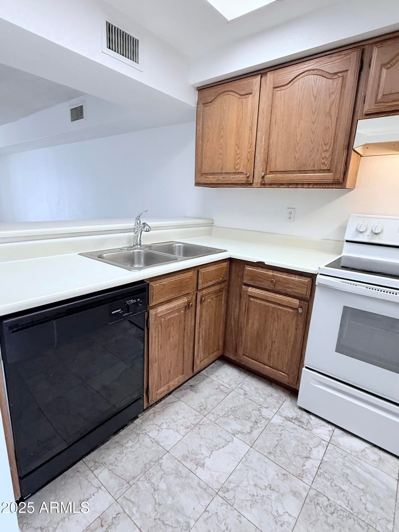 2201 Union Hills Dr #118, Phoenix, AZ 85027
