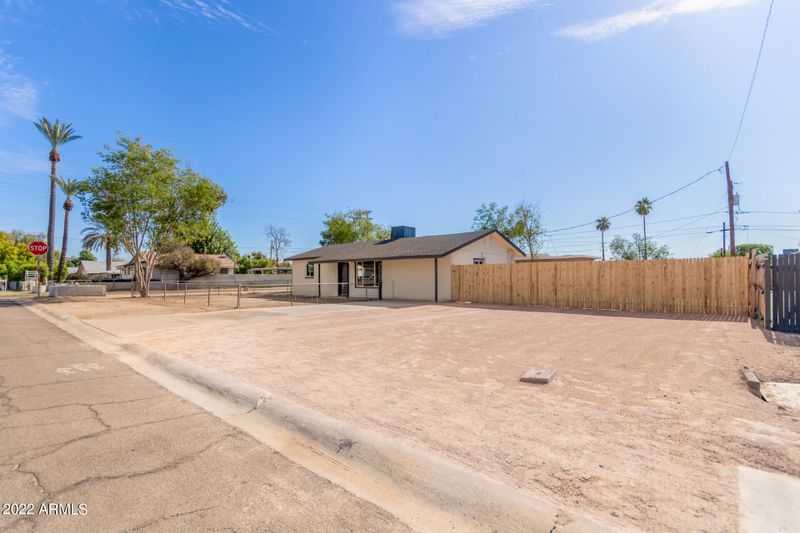 2201 W Highland Ave, Phoenix, AZ 85015
