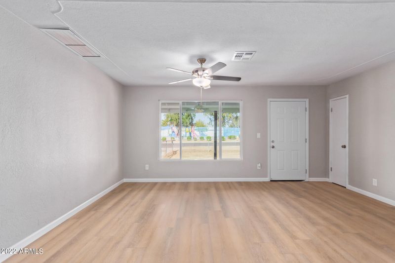 2201 W Highland Ave, Phoenix, AZ 85015