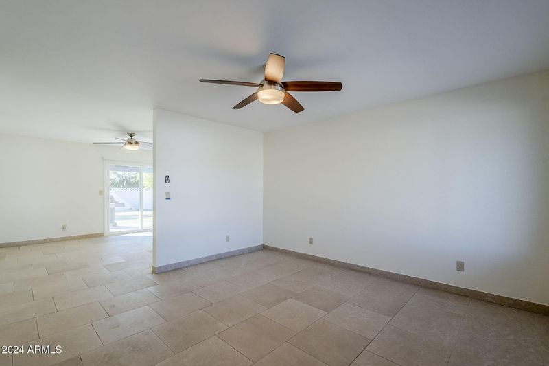 2201 W Wickieup Ln, Phoenix, AZ 85027