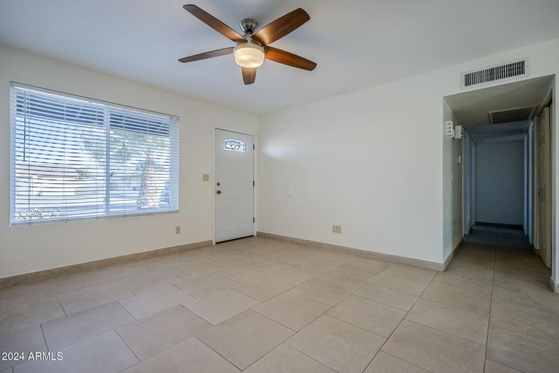 2201 W Wickieup Ln, Phoenix, AZ 85027