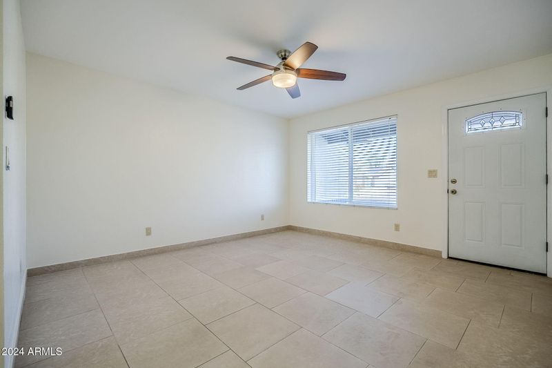 2201 W Wickieup Ln, Phoenix, AZ 85027