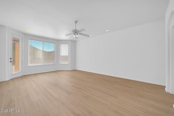 22019 59th Dr, Glendale, AZ 85310
