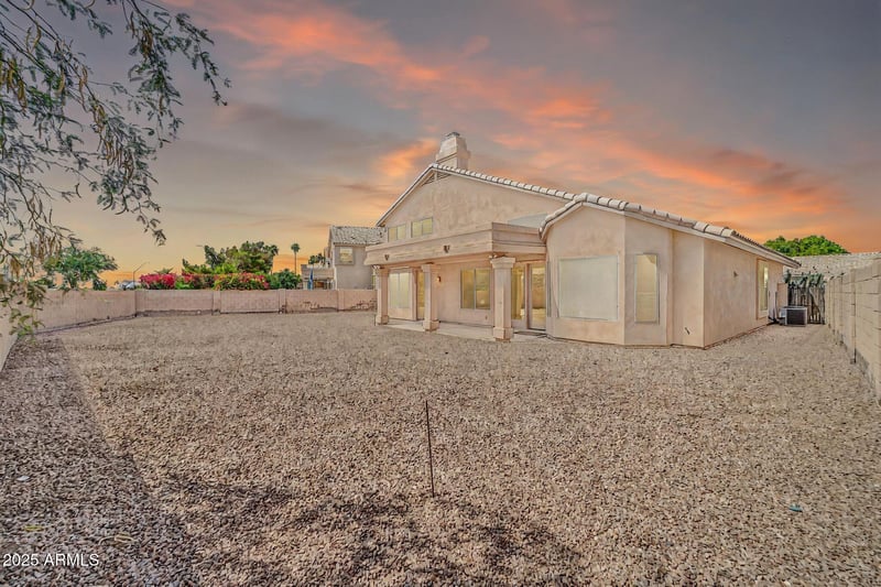 22019 59th Dr, Glendale, AZ 85310