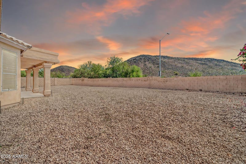 22019 59th Dr, Glendale, AZ 85310