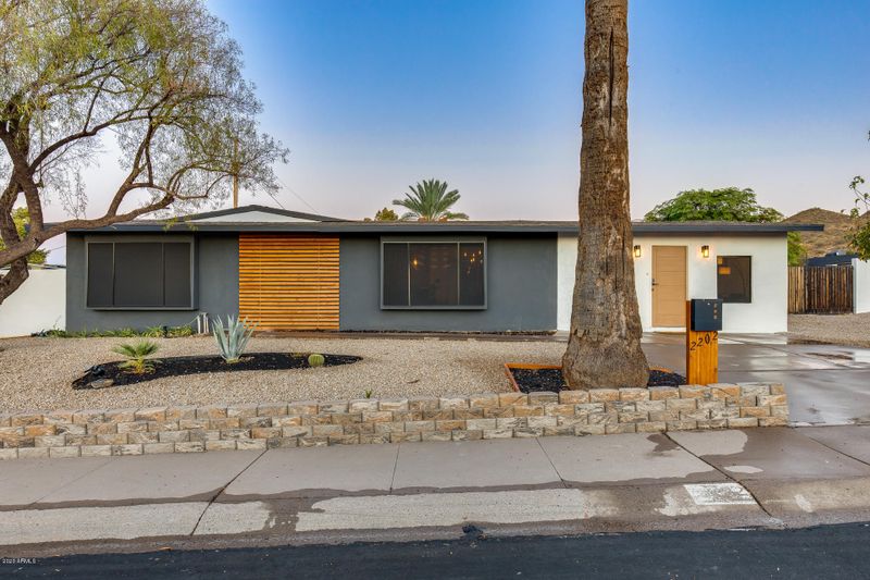 2202 E Acoma Dr, Phoenix, AZ 85022