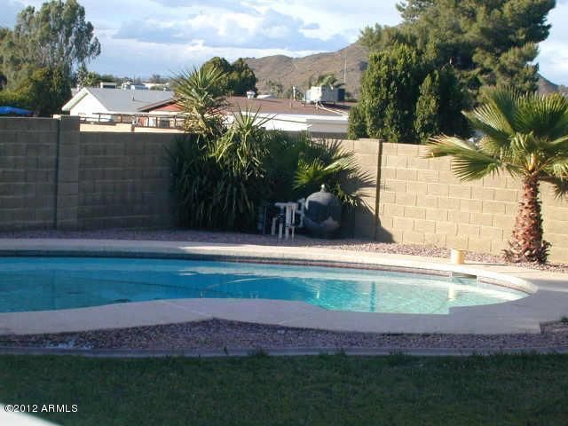 2202 E Poinsettia Dr, Phoenix, AZ 85028