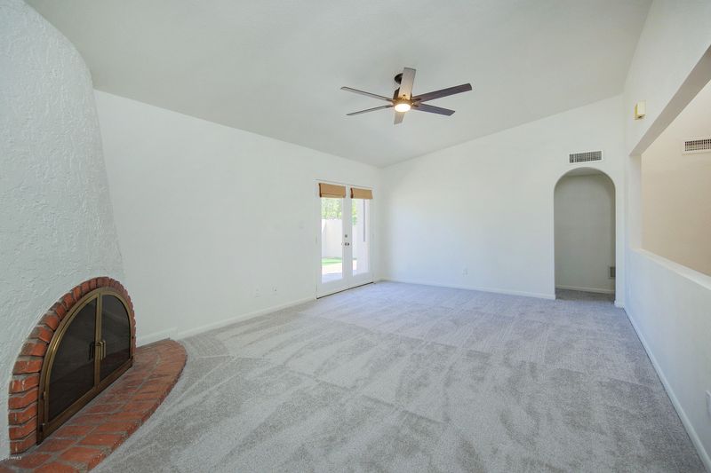 2202 E Sunnyside Dr, Phoenix, AZ 85028