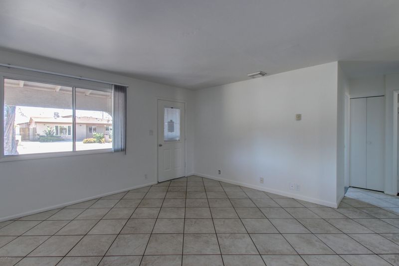 2202 W Laurel Ln, Phoenix, AZ 85029