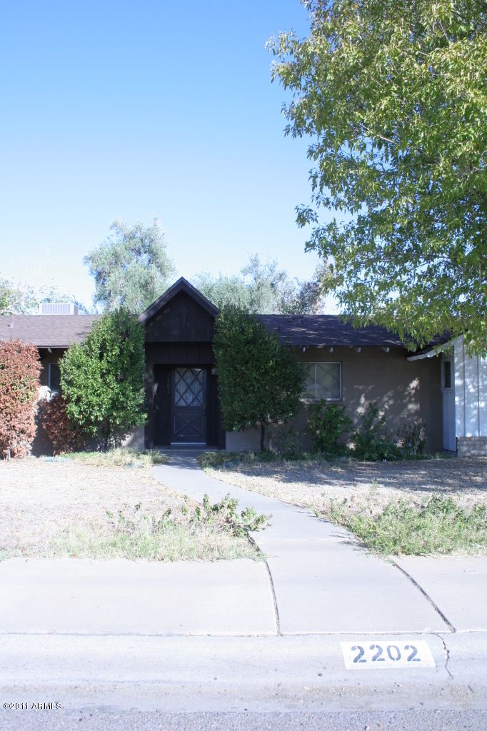 2202 W Thomas Rd, Phoenix, AZ 85015