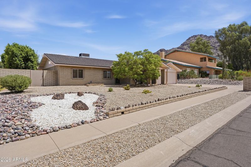 2206 E Nicolet Ave, Phoenix, AZ 85020