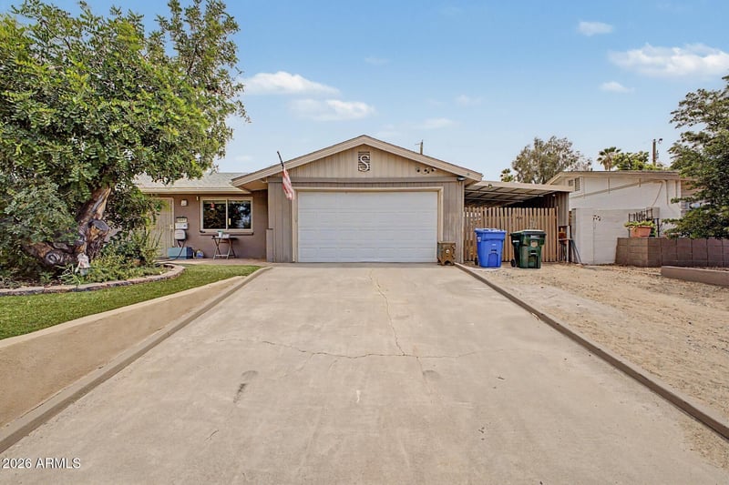 2207 E Acoma Dr, Phoenix, AZ 85022
