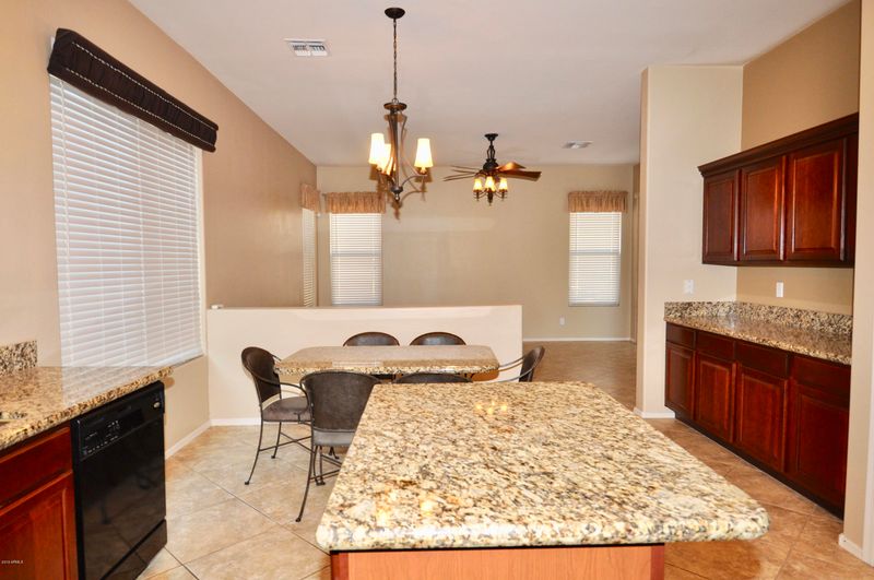 2207 S Valle Verde Cir, Mesa, AZ 85209