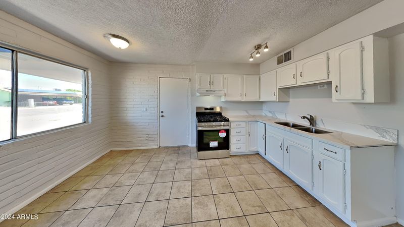 2207 W Sunnyside Ave, Phoenix, AZ 85029