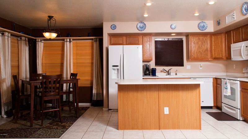 2208 E Crest Ln, Phoenix, AZ 85024