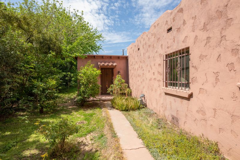 2208 N 25th Pl, Phoenix, AZ 85008