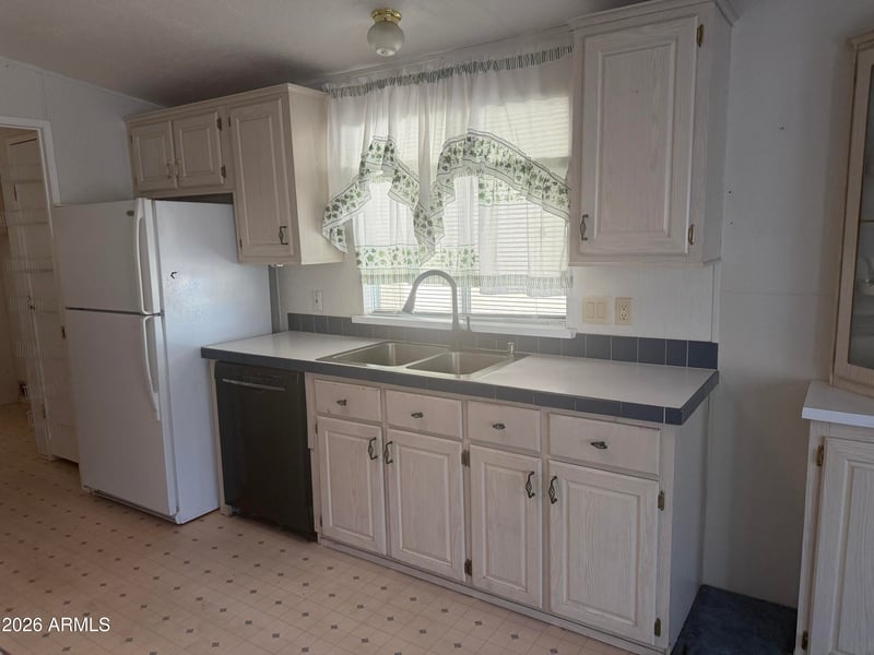 2208 Baseline Ave #102, Apache Junction, AZ 85120