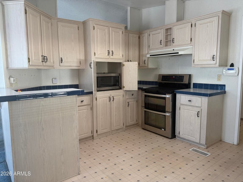 2208 Baseline Ave #102, Apache Junction, AZ 85120