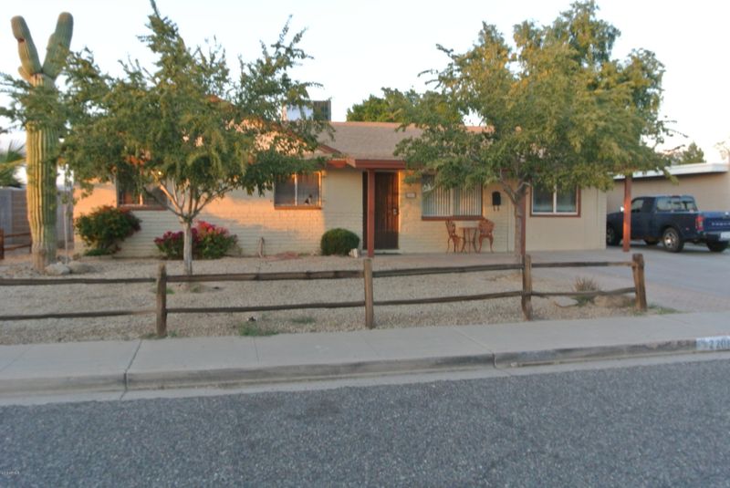 2208 W Larkspur Dr, Phoenix, AZ 85029