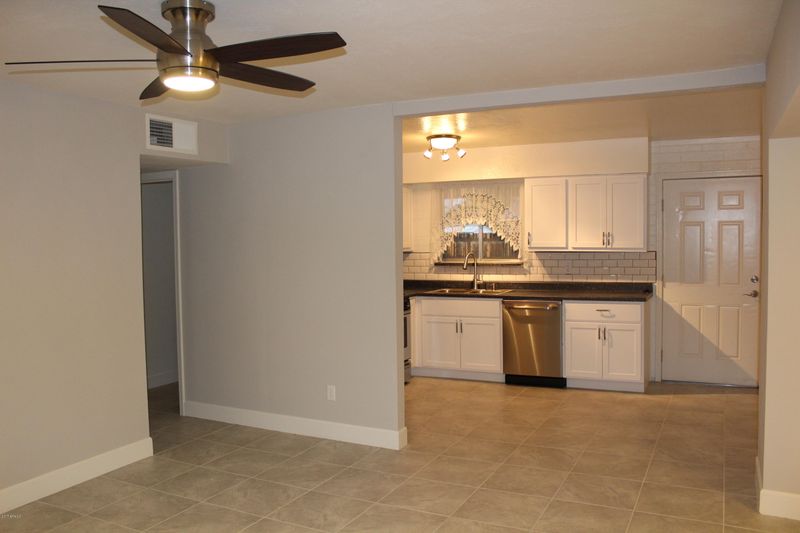 2208 W Sunnyside Dr, Phoenix, AZ 85029