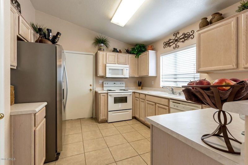 2209 E Kelton Ln, Phoenix, AZ 85022