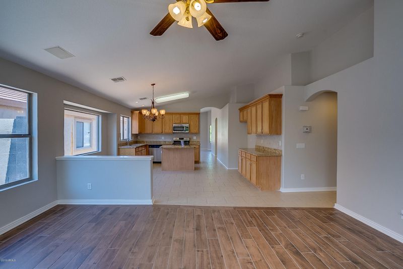 2209 W Darrel Rd, Phoenix, AZ 85041
