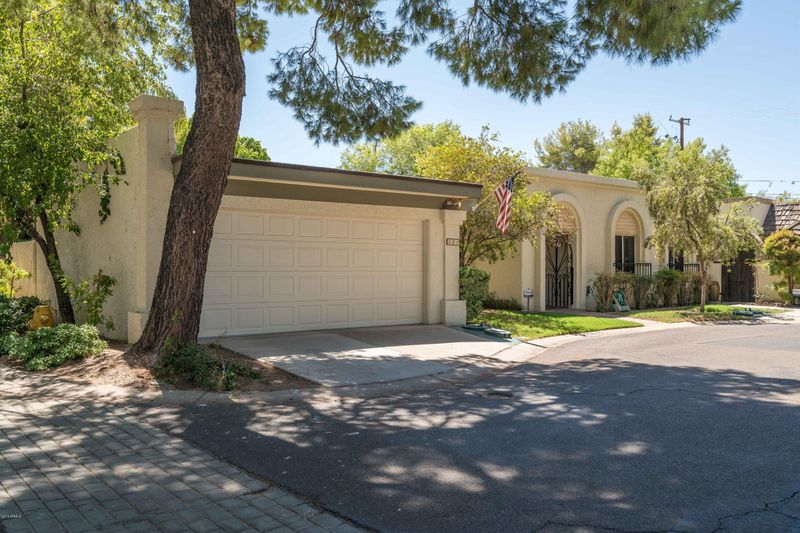221 E Echo Ln, Phoenix, AZ 85020