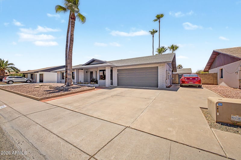 221 E Helena Dr, Phoenix, AZ 85022