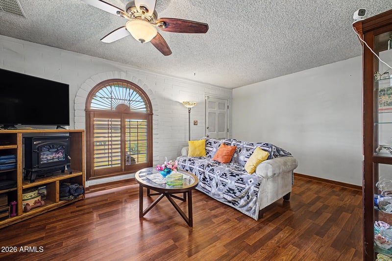 221 Winston Dr, Phoenix, AZ 85041