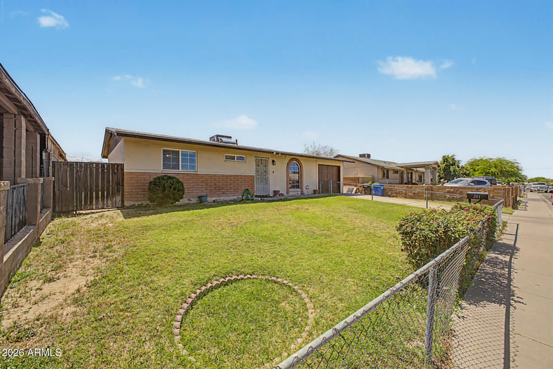 221 Winston Dr, Phoenix, AZ 85041
