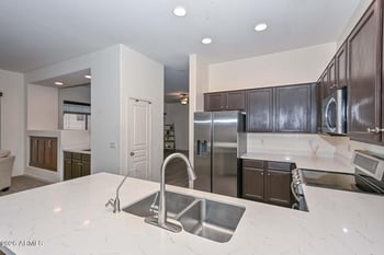 2210 Branham Ln, Phoenix, AZ 85042
