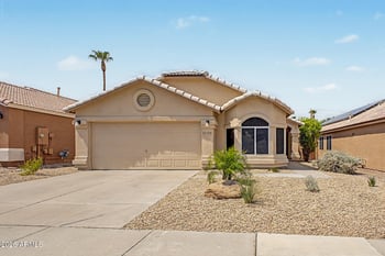 2210 Menadota Dr, Phoenix, AZ 85024