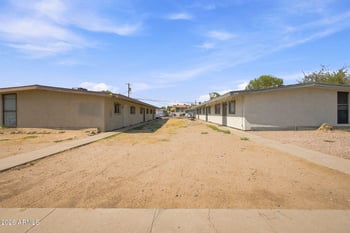 2210 Heatherbrae Dr, Phoenix, AZ 85015