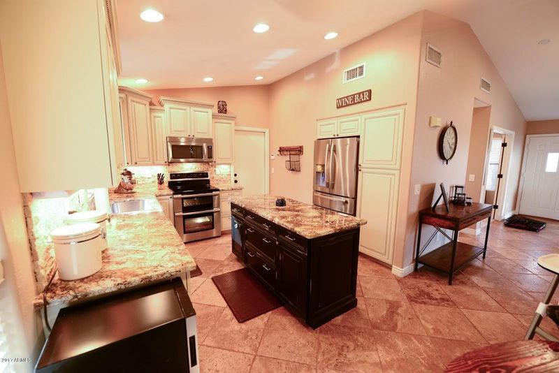 2211 E Crest Ln, Phoenix, AZ 85024