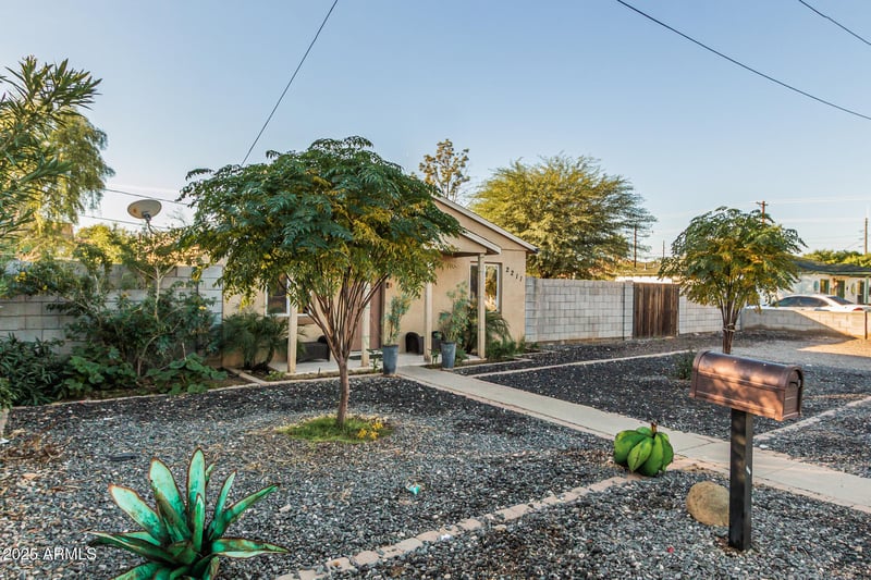 2211 Medlock Dr, Phoenix, AZ 85015