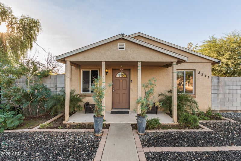 2211 Medlock Dr, Phoenix, AZ 85015