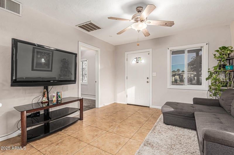 2211 Medlock Dr, Phoenix, AZ 85015