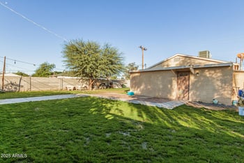 2211 Medlock Dr, Phoenix, AZ 85015