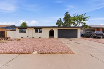 2211 Windrose Dr, Phoenix, AZ 85029