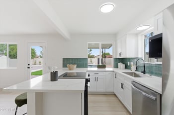 2211 Windrose Dr, Phoenix, AZ 85029