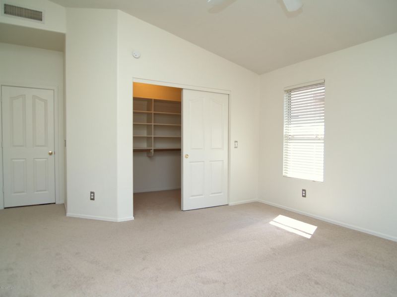 2212 E Crest Ln, Phoenix, AZ 85024