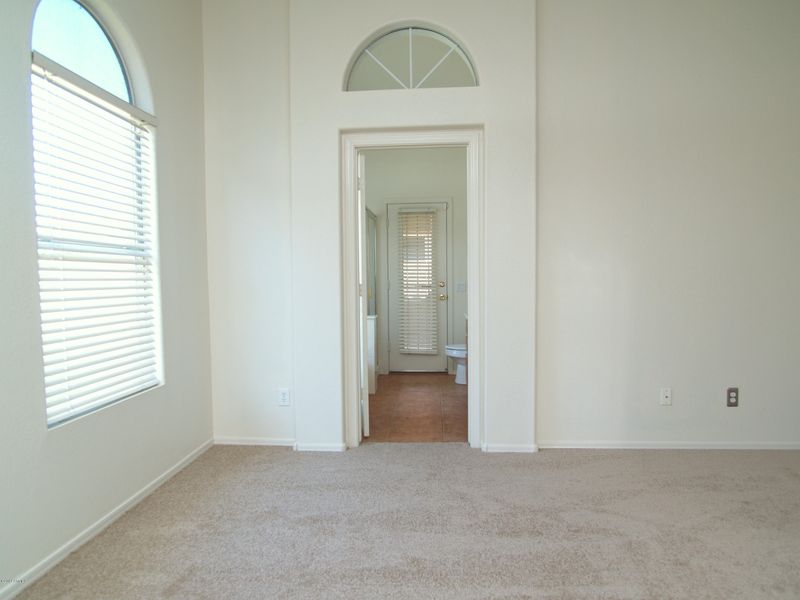 2212 E Crest Ln, Phoenix, AZ 85024