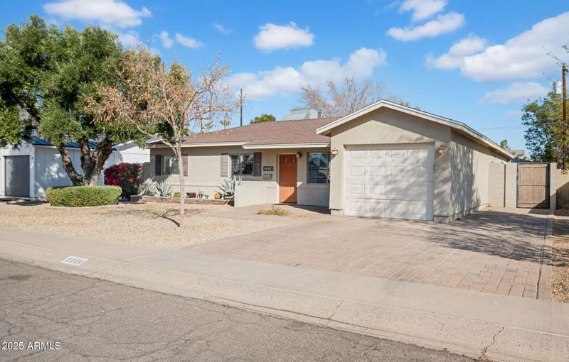 2214 E Sells Dr, Phoenix, AZ 85016