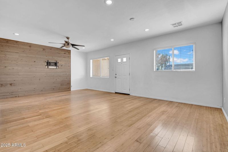 2214 E Sells Dr, Phoenix, AZ 85016