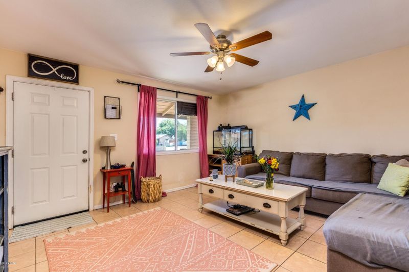 2214 N 48th Dr, Phoenix, AZ 85035